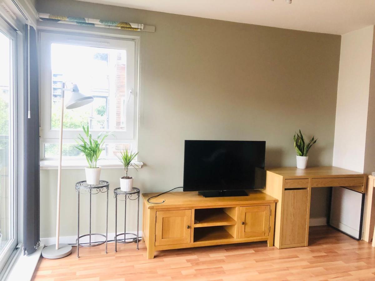 Modern Spacious Retreat Full Fibre Wi-Fi & Free Parking Edimburgo Esterno foto
